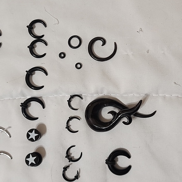 Ear Gauge Bundle - Picture 5 of 5